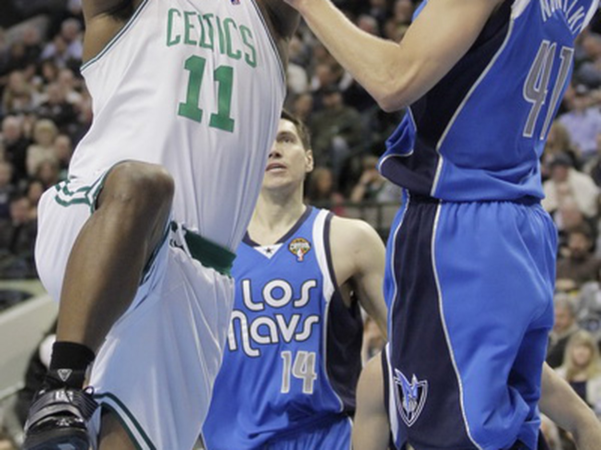Glen Davis a Dirk Nowitzki