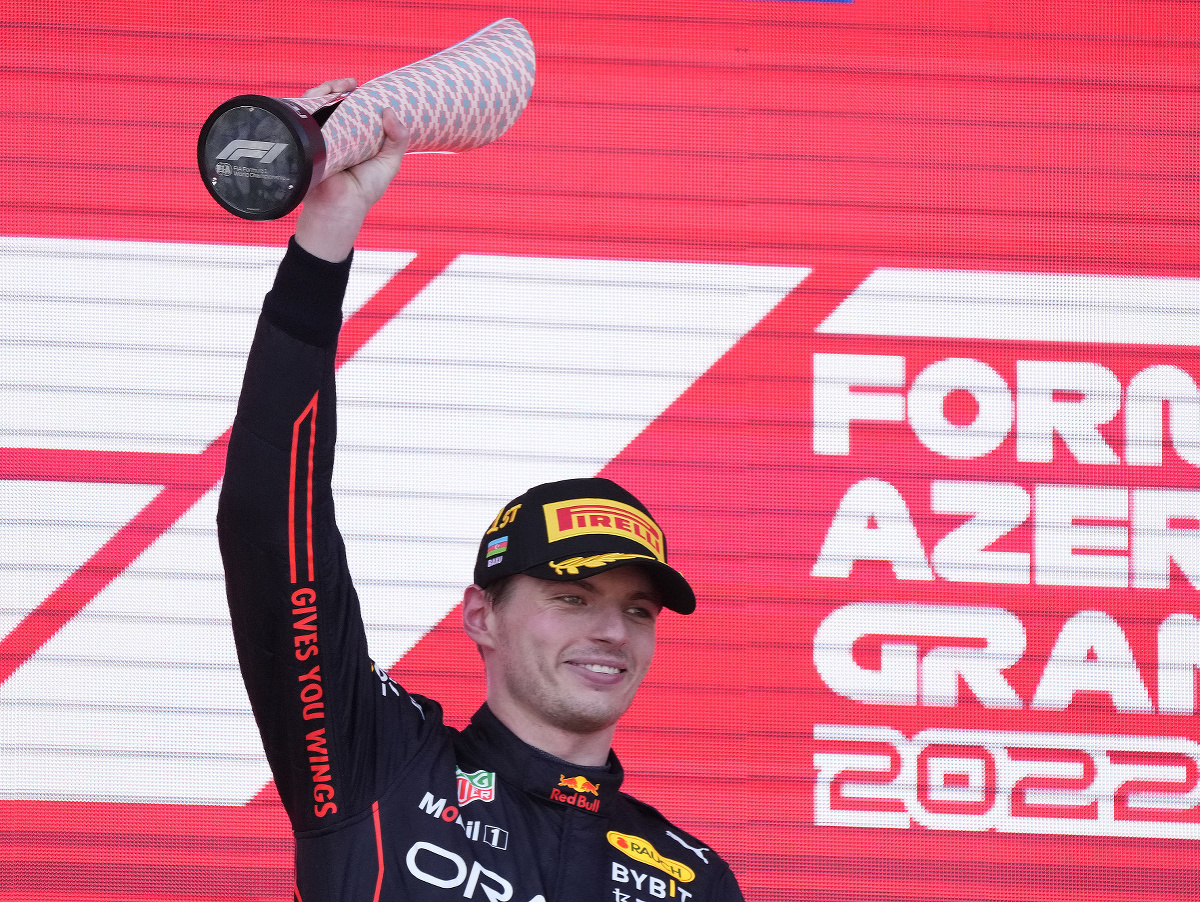 Radosť Maxa Verstappena po triumfe na VC Azerbajdžanu