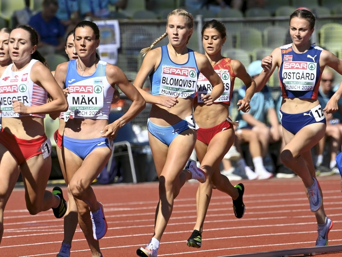 Kristiina Mäki beží kvalifikáciu na 1500 m počas ME v atletike