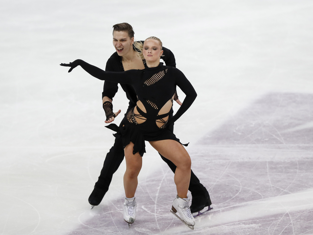 Slovenský tanečný pár Maria Sofia Pucherová a Nikita Lysak počas vystúpenia v  rytmických tancoch na ME v krasokorčuľovaní v litovskom Kaunase 