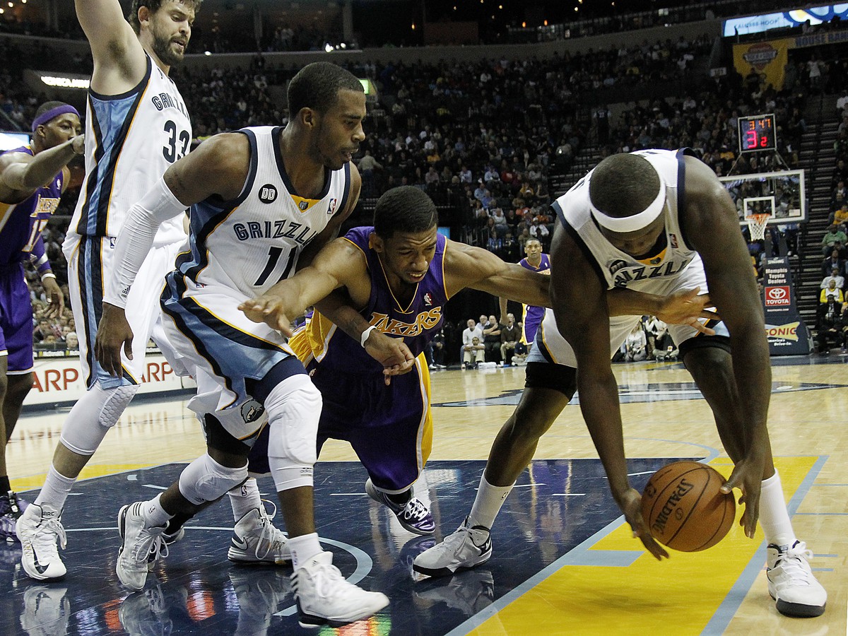 Marc Gasol (33), Mike Conley (11), Darius Morris a Zach Randolp