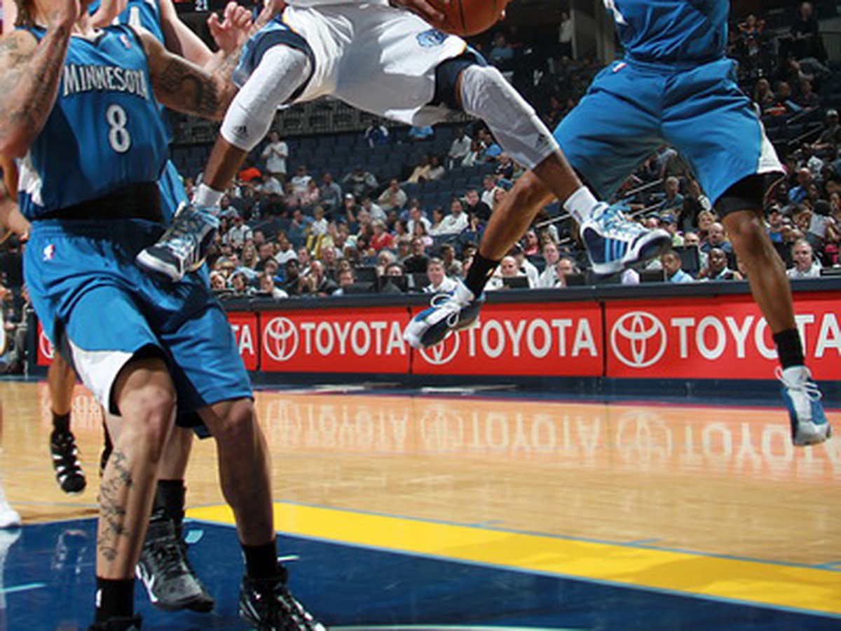 Mike Conley (11), Michael Beasley (8), Nikola Pekovic a Wayne Ellington