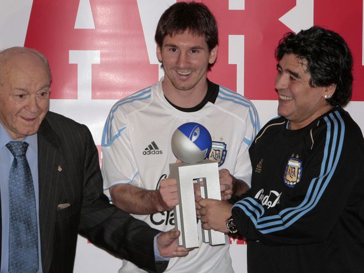 Messi preberá cenu od Di Stefana a Maradonu