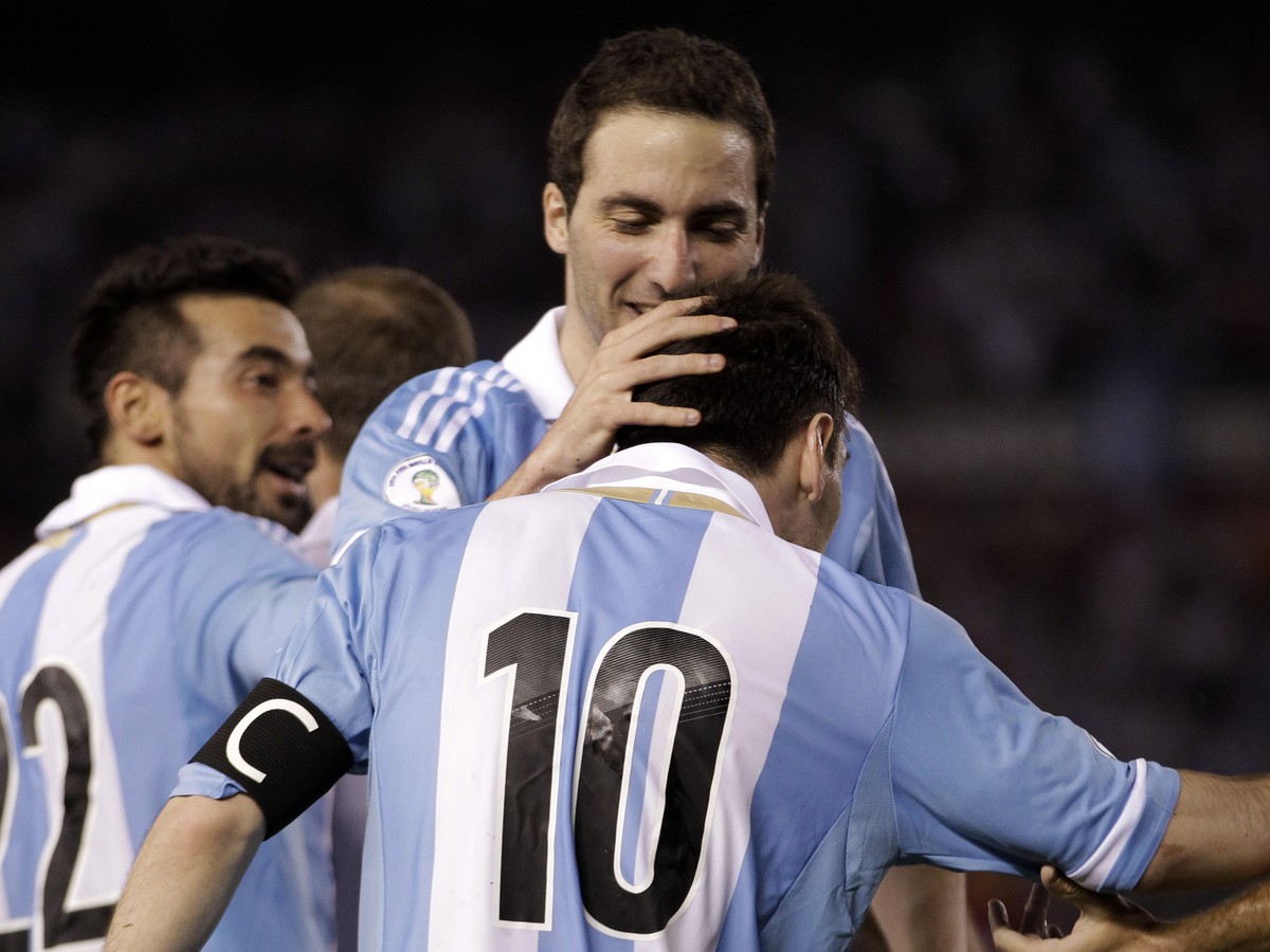 Argentínska radosť: Higuáin a Messi