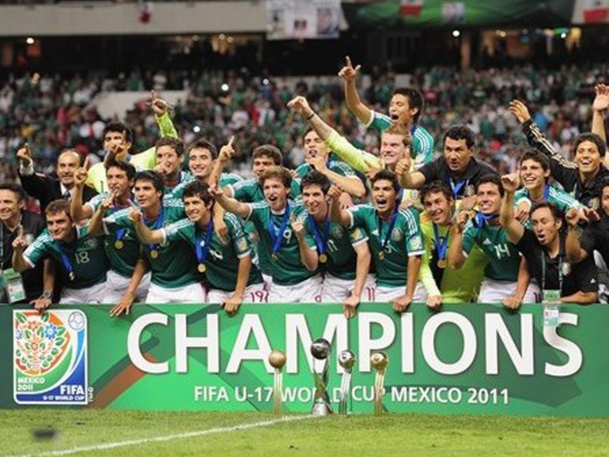 Mexickí mladíci sa tešia z titulu