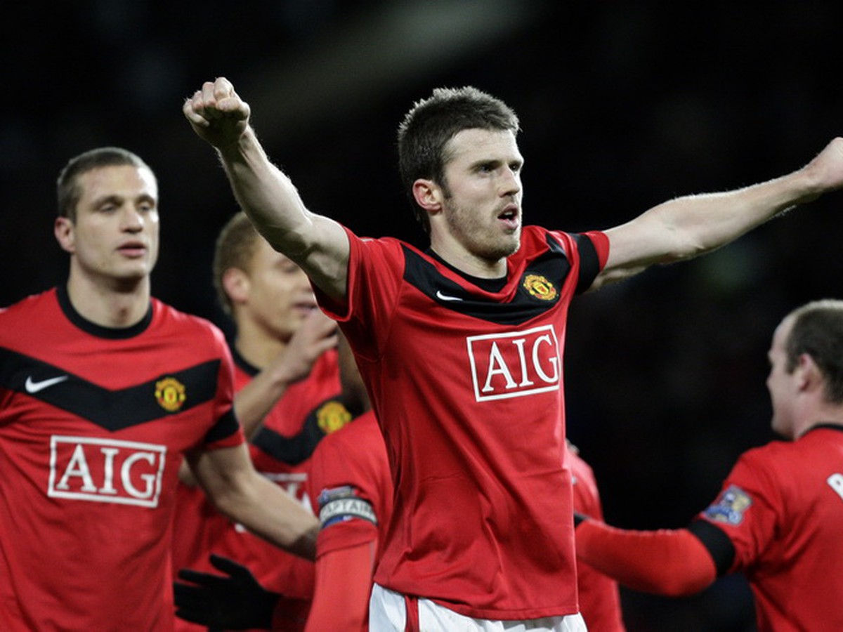 Michael Carrick sa teší z gólu
