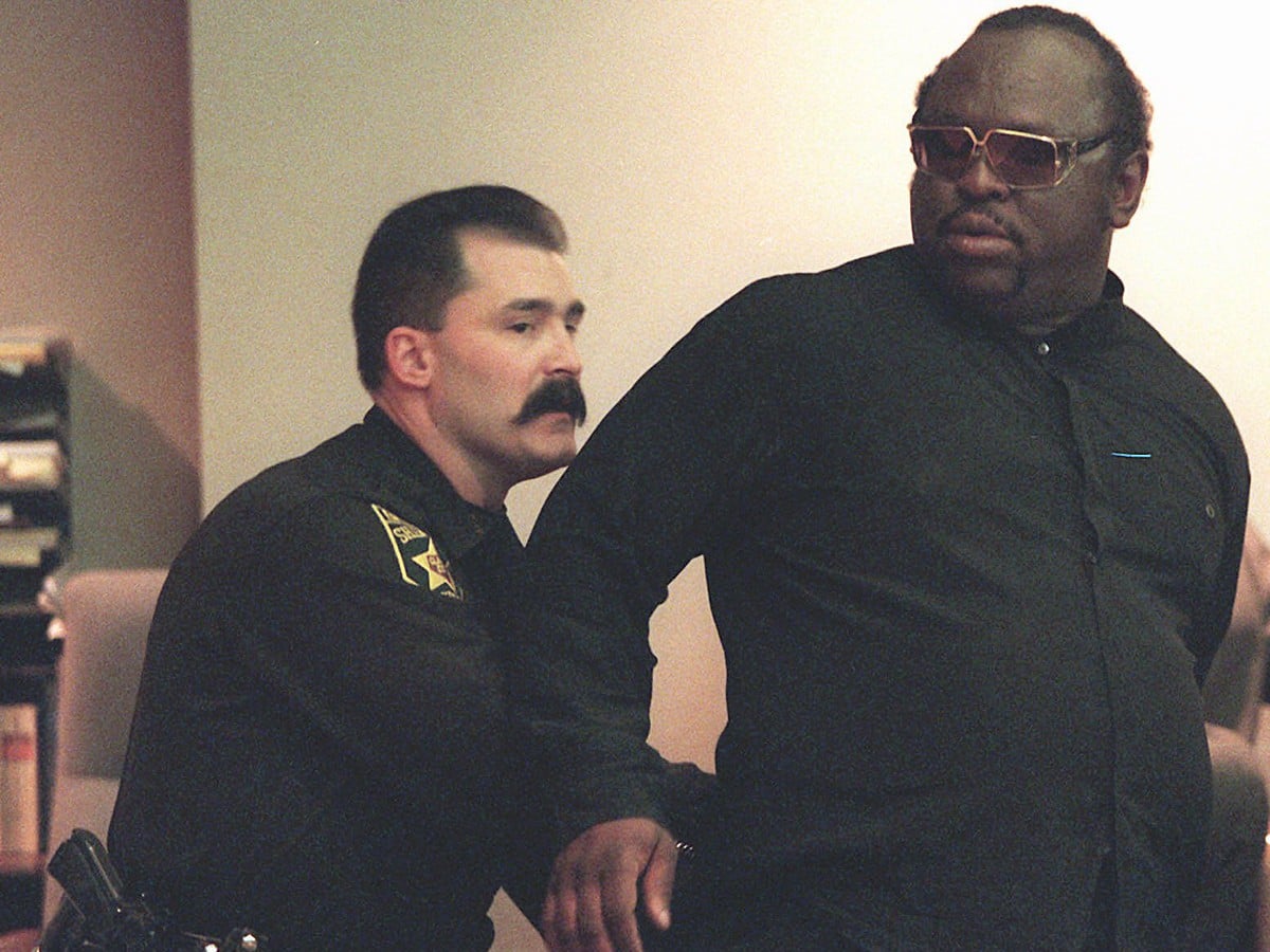 Michael Dokes pri procese v roku 2000