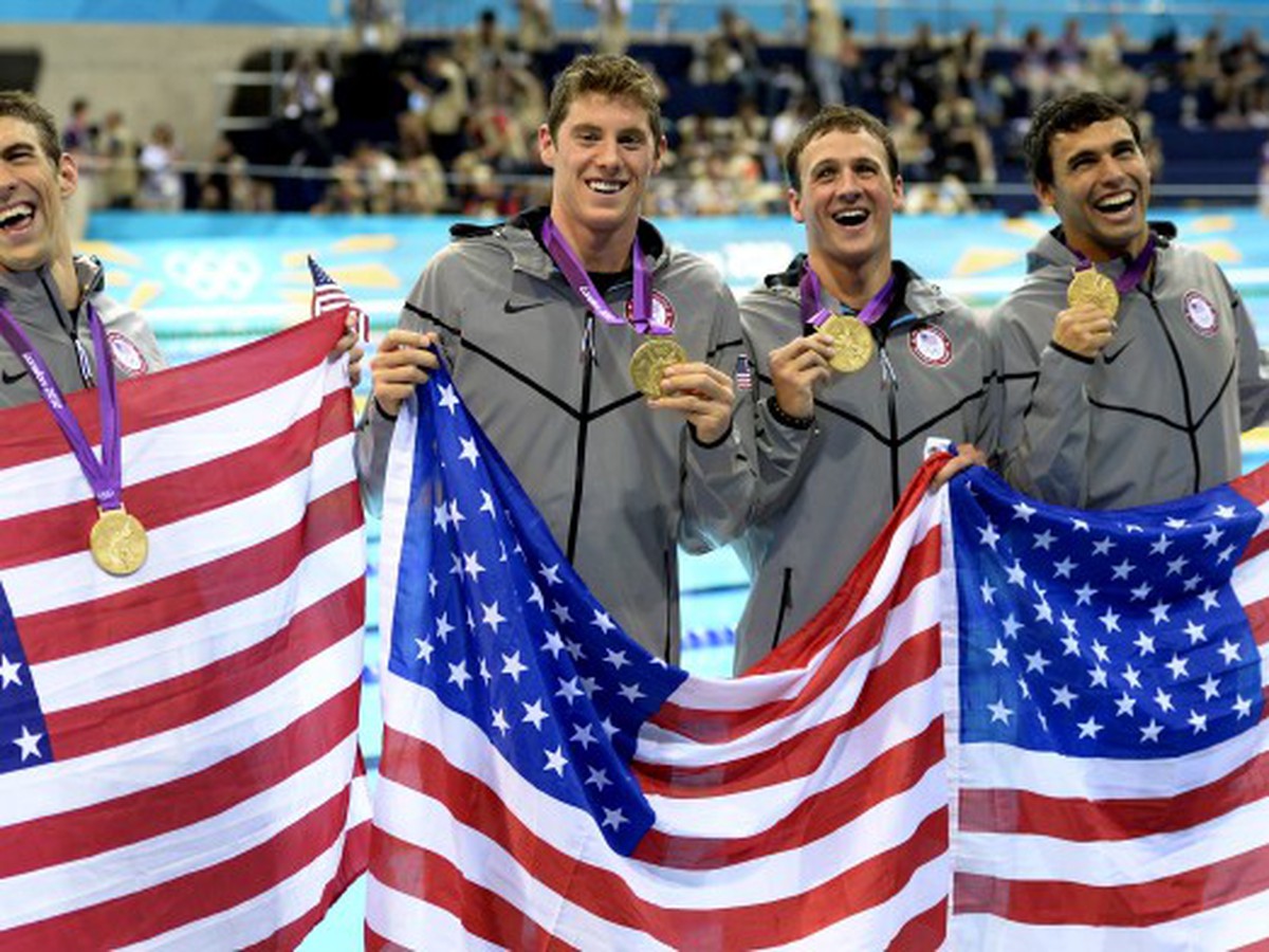 Americkí plavci: vľavo fenomenálny Michael Phelps