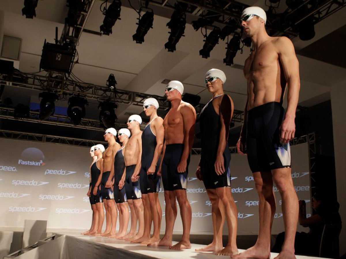 Michael Phelps a jeho kolegovia pózujú v nových plavkách