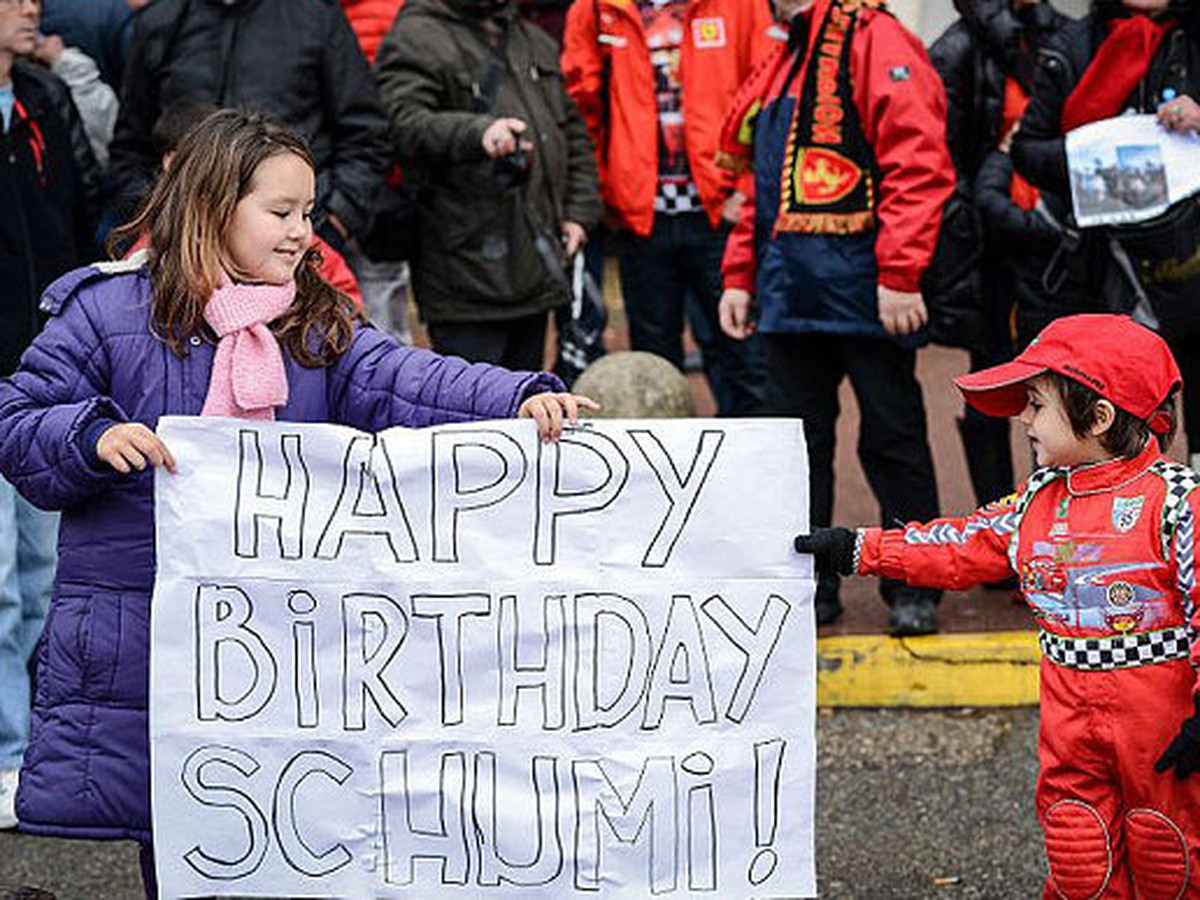 Michael Schumacher na 46. narodeniny dostal na diaľku blahoželanie od fanúšikov aj stajne Ferrari 