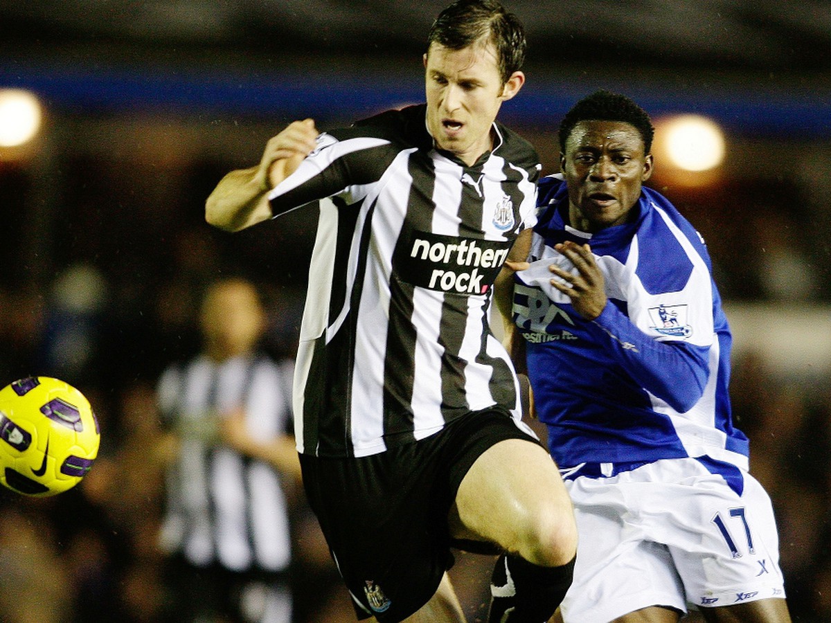Mike Williamson a Obafemi Martins