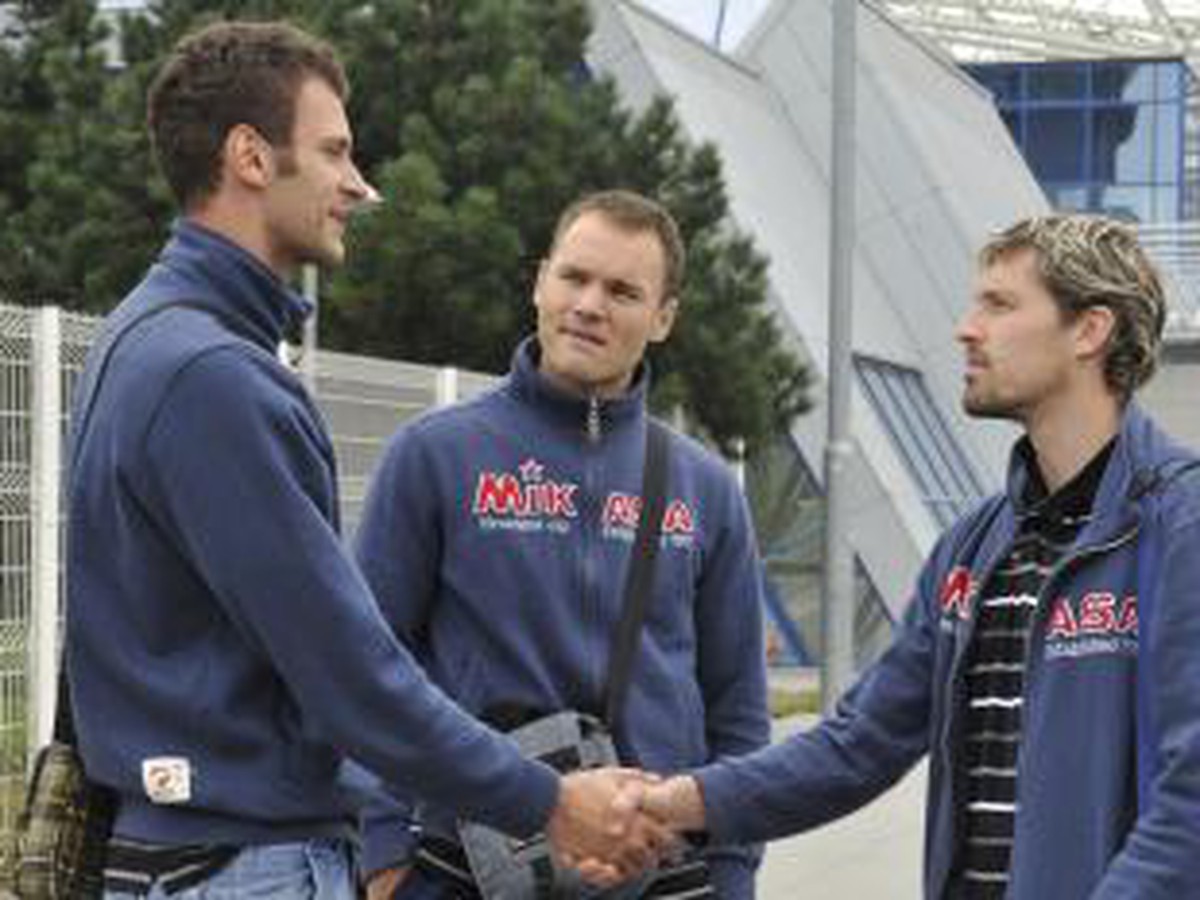 Milan Bencz, Martin Sopko a Roman Ondrušek sa lúčia na letisku