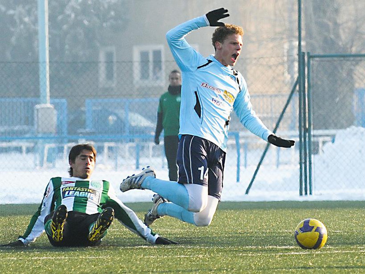 Miloš Šimončič z FC Nitra a Matia Sosa z Ferencváros Budapešť