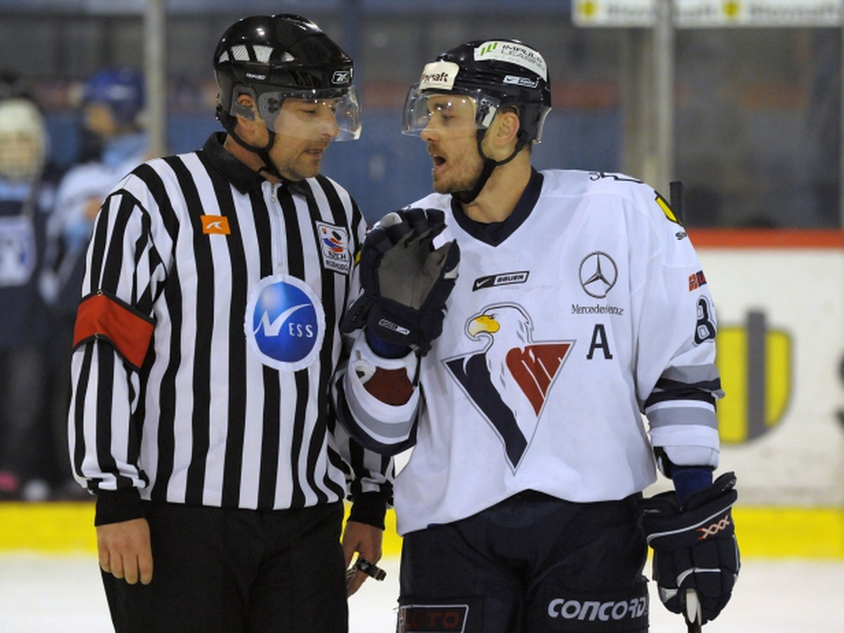Lažo ešte v drese HC Slovan Bratislava