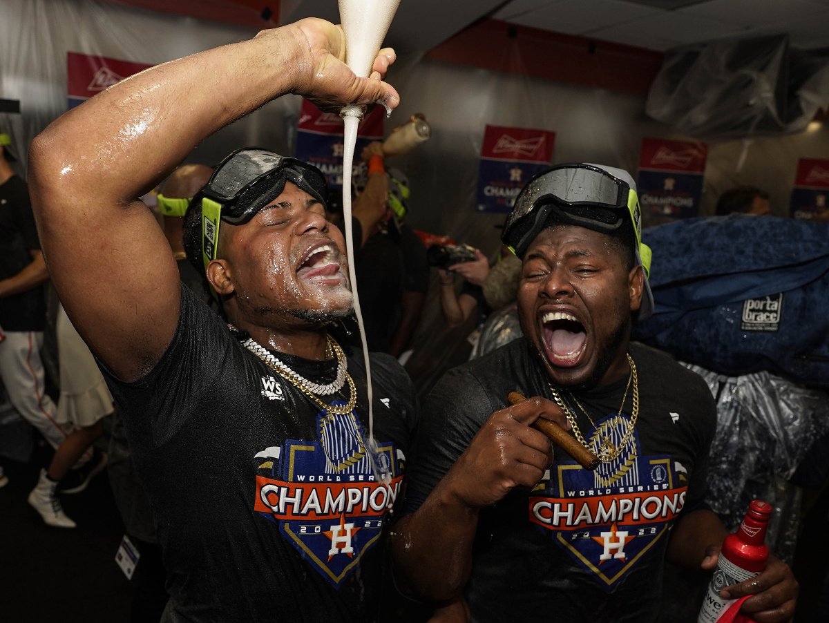 Baseballisti Houstonu Astros oslavujú triumf