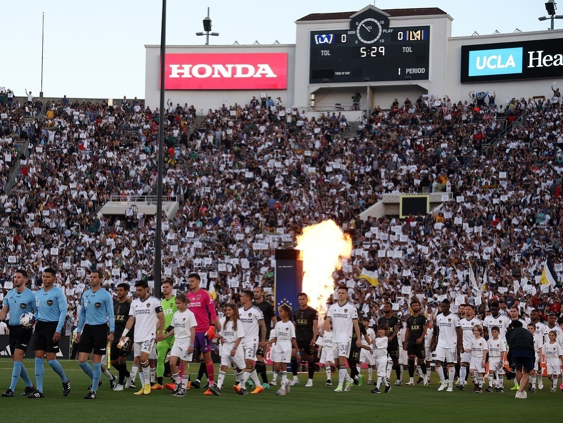 Zápas Los Angeles Galaxy s FC Los Angeles sledoval rekordný počet divákov