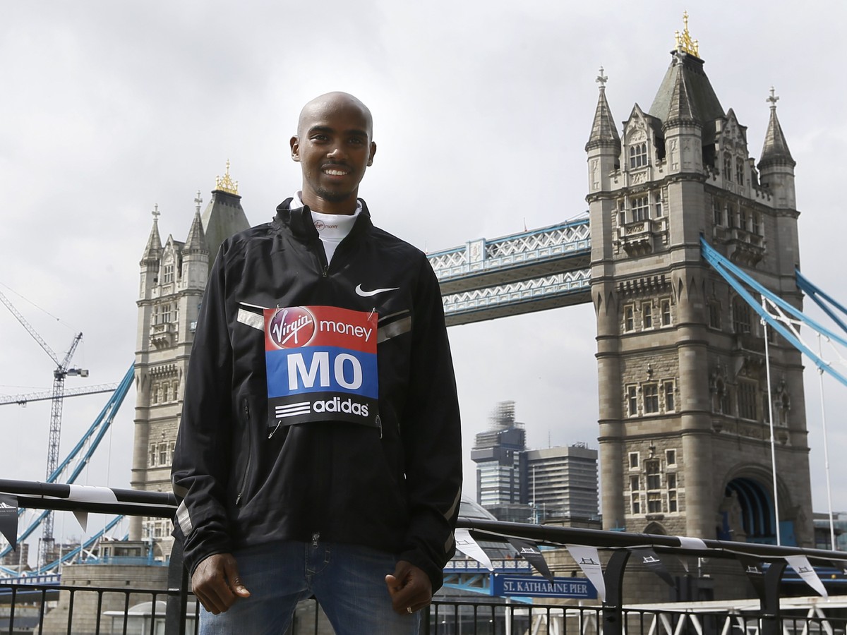 Mo Farah pózuje pred Tower Bridge