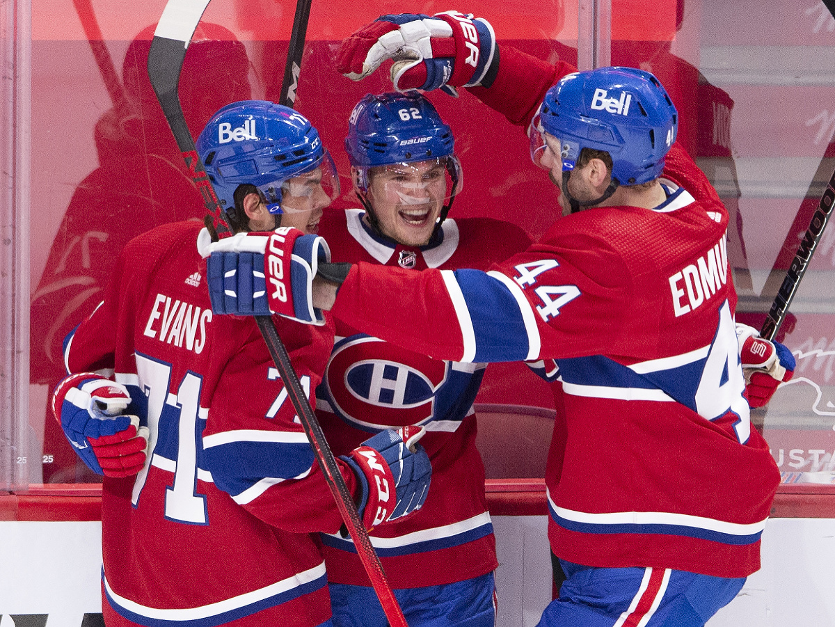 Hráči Montreal Canadiens oslavujú gól