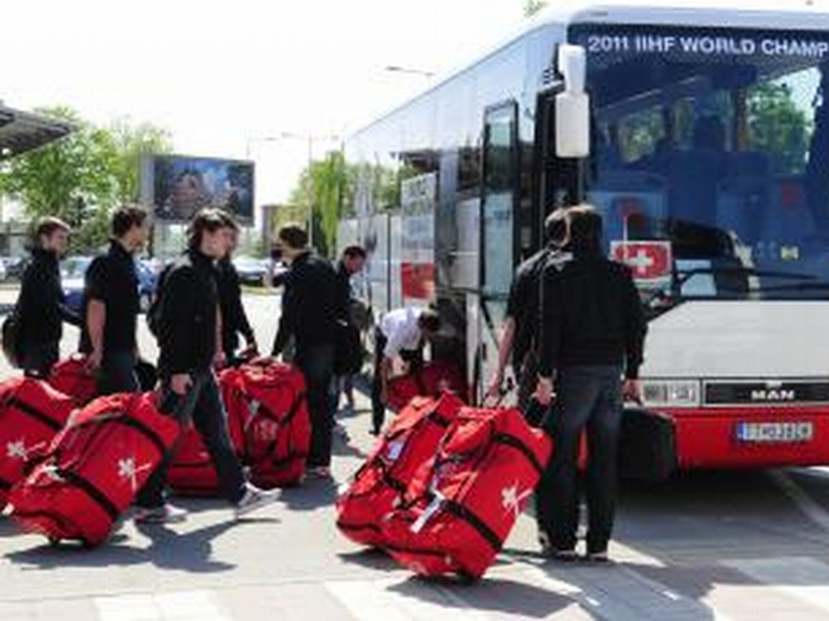 Hokejové tímy Švajčiarska a Bieloruska