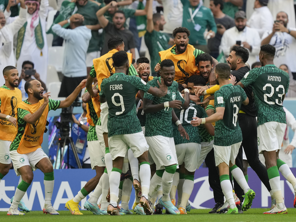 Radujúci sa futbalisti Saudskej Arábie