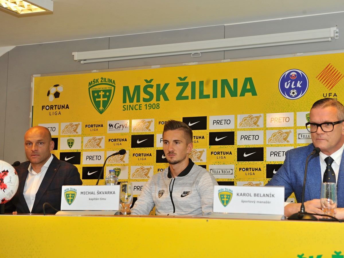 Na snímke zľava tréner MŠK Žilina Adrián Guľa, kapitán mužstva Michal Škvarka a športový manažér Karol Belaník