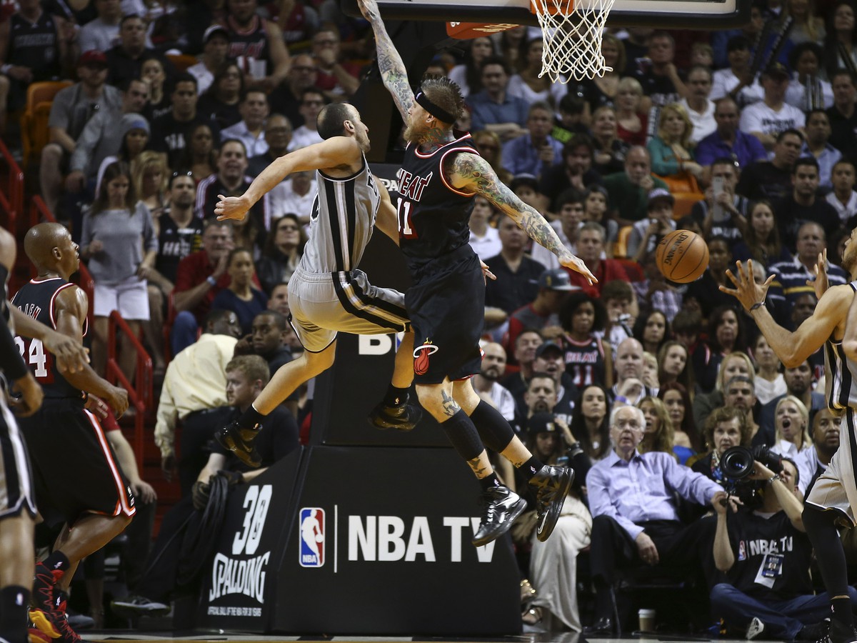 Chris Andersen (11) a Manu Ginobili (20)