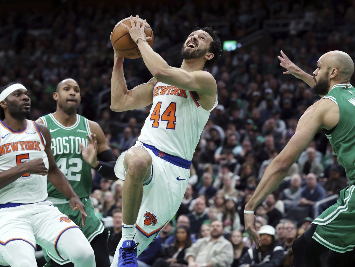 Landry Shamet pri pokuse o strelu