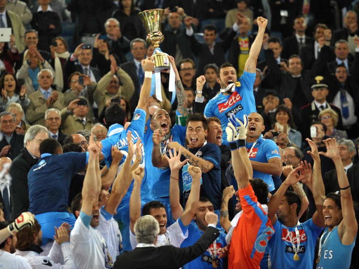 Hráči Neapola sa tešia zo zisku Talianskeho pohára