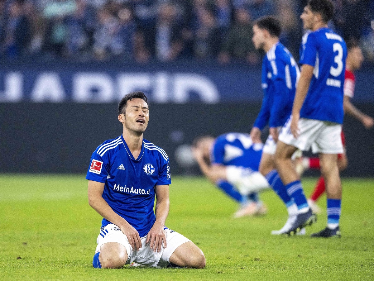 Maya Yošida a frustrovaní hráči Schalke
