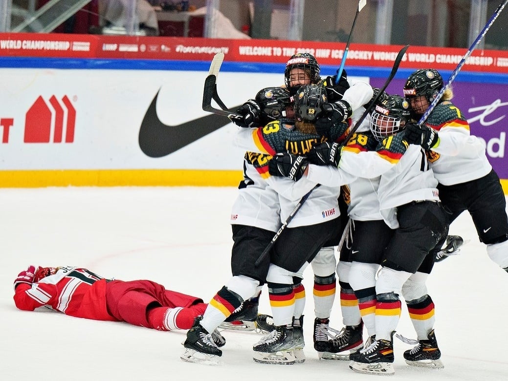 Radosť nemeckých hokejistiek po víťaznom góle