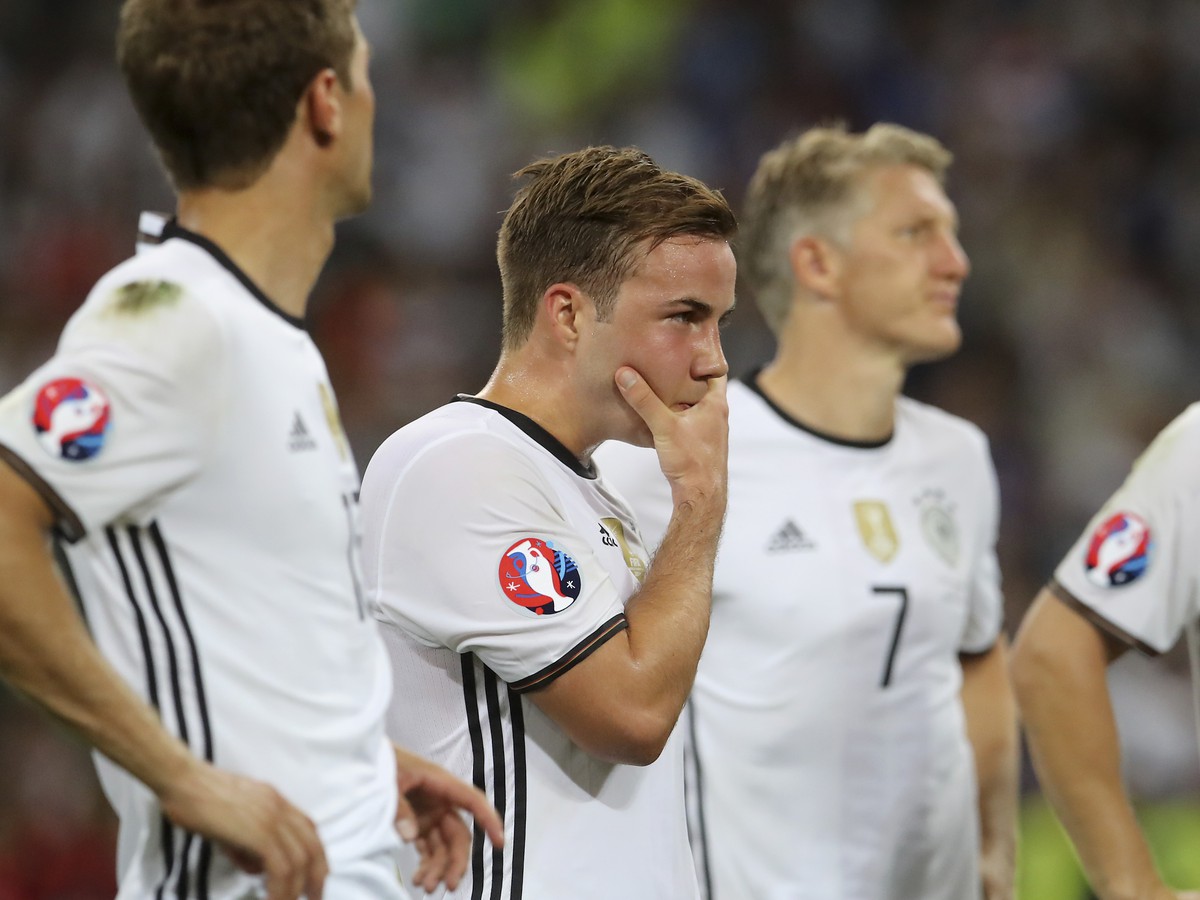 Sklamaní hráči Nemecka po vypadnutí