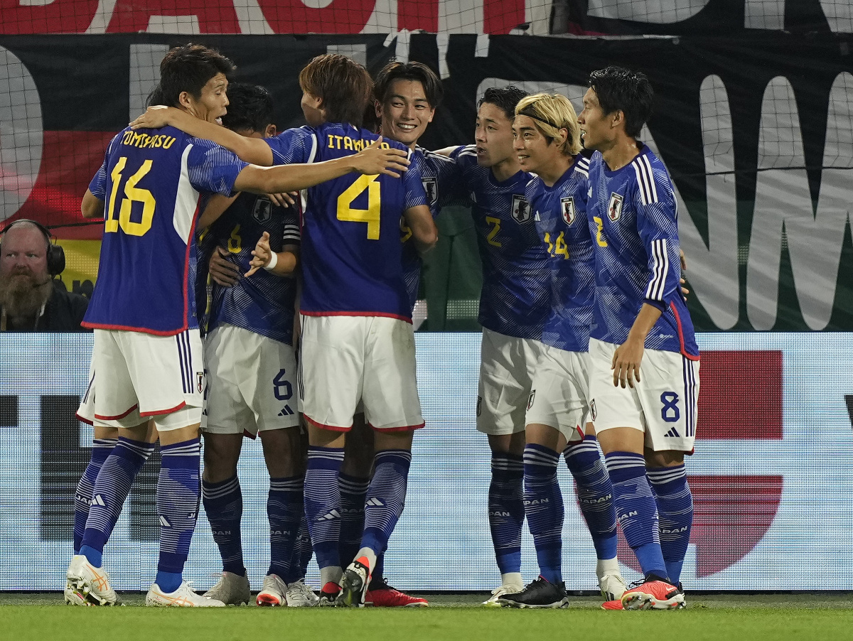 Hráči Japonska pri oslave gólu