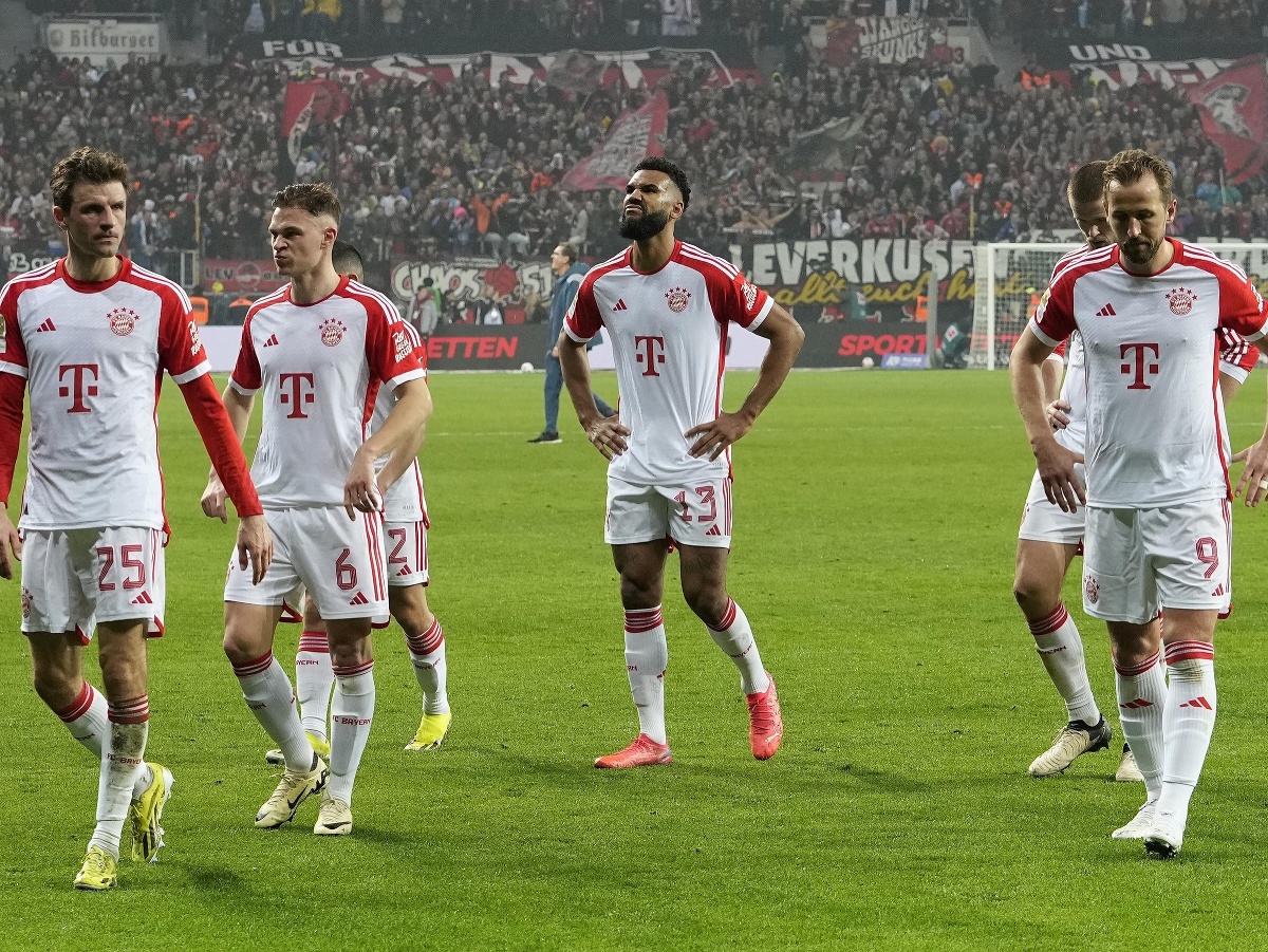 Sklamaní futbalisti Bayernu Mníchov po krutom debakli na pôde Leverkusenu