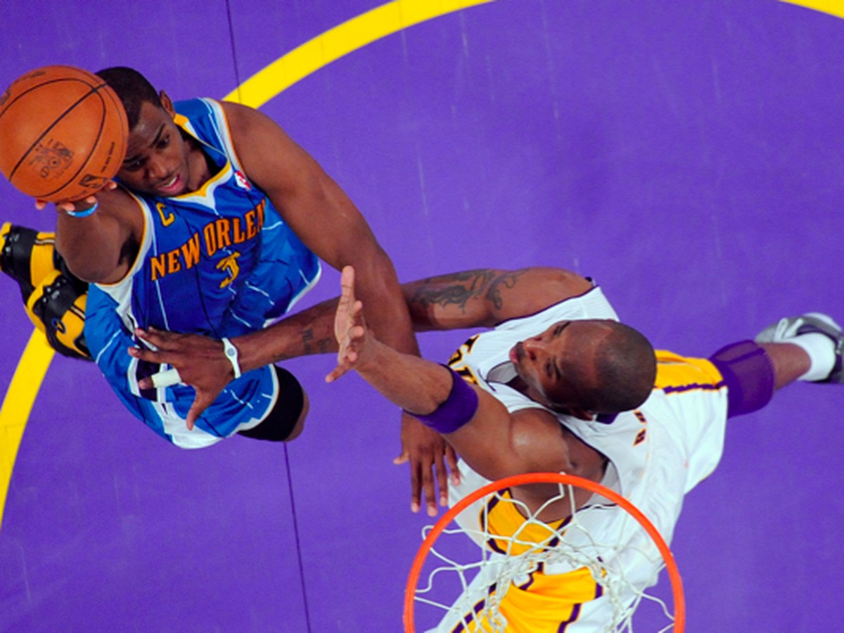 Chris Paul blokovaný Kobe Bryantom