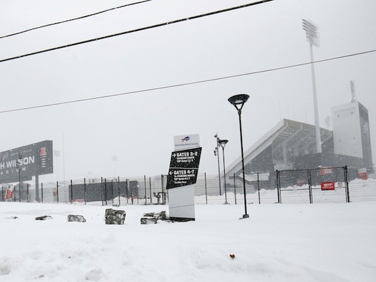 Snehová víchrica v Buffale znemožnila odohrať v stanovenom termíne súboj Sabres s Rangers