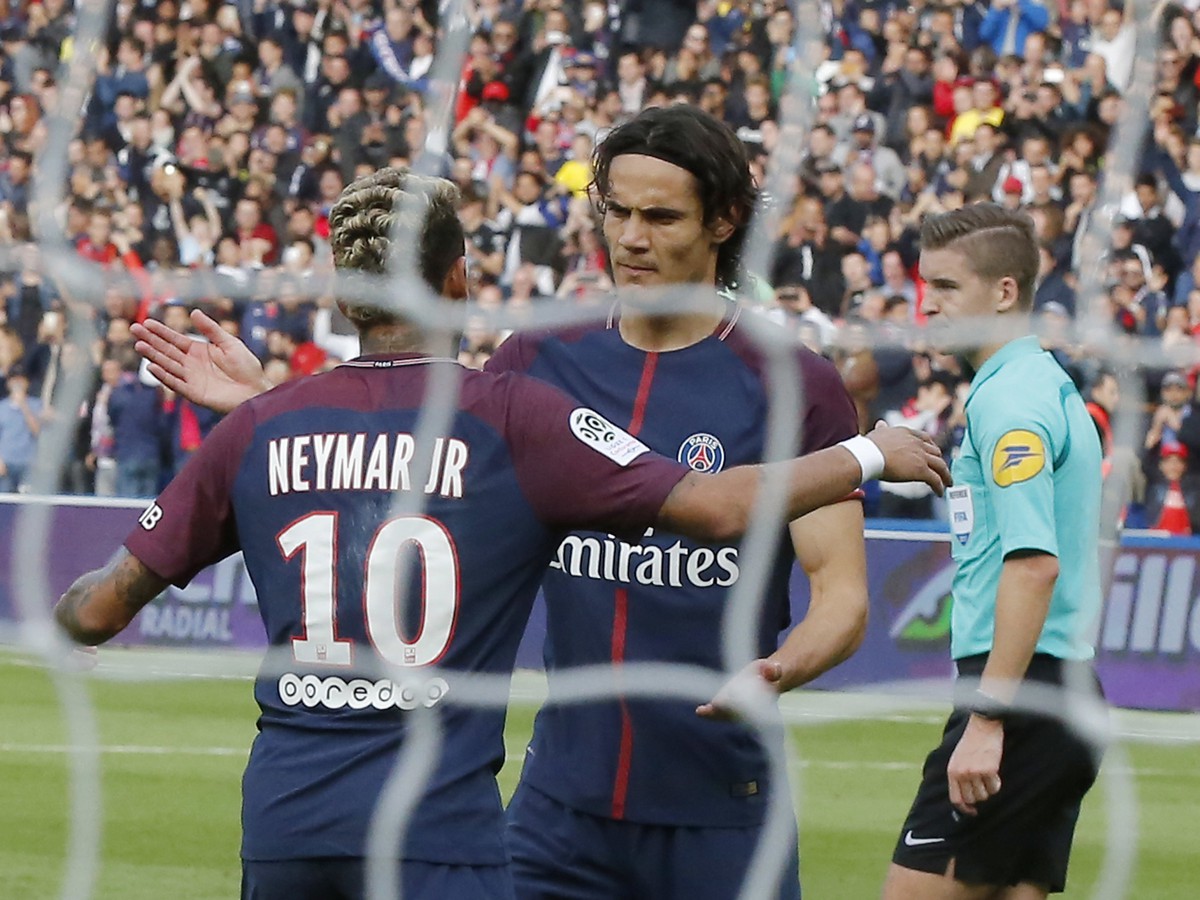 Neymar a Cavani oslavujú strelený gól