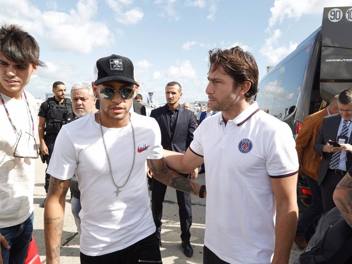 Neymar dorazil do Paríža