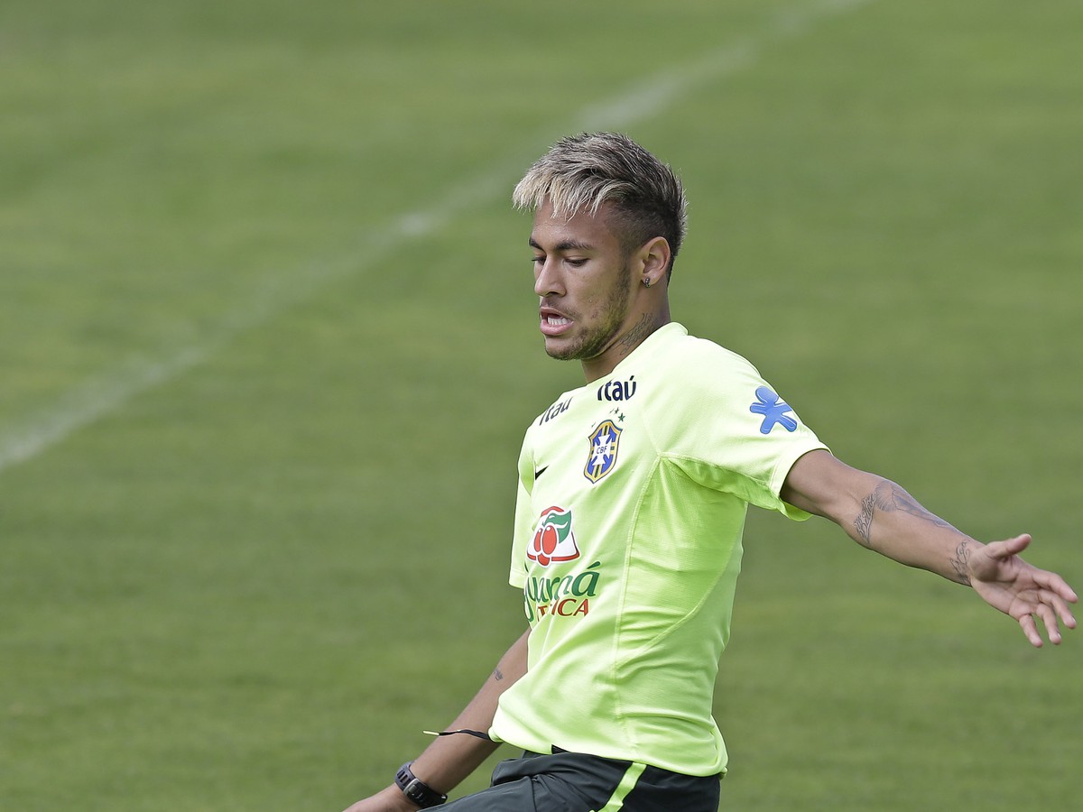 Neymar na trávniku