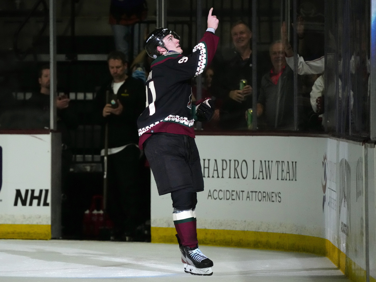 Americký hokejista Josh Doan zažil debut v NHL ako z rozprávky