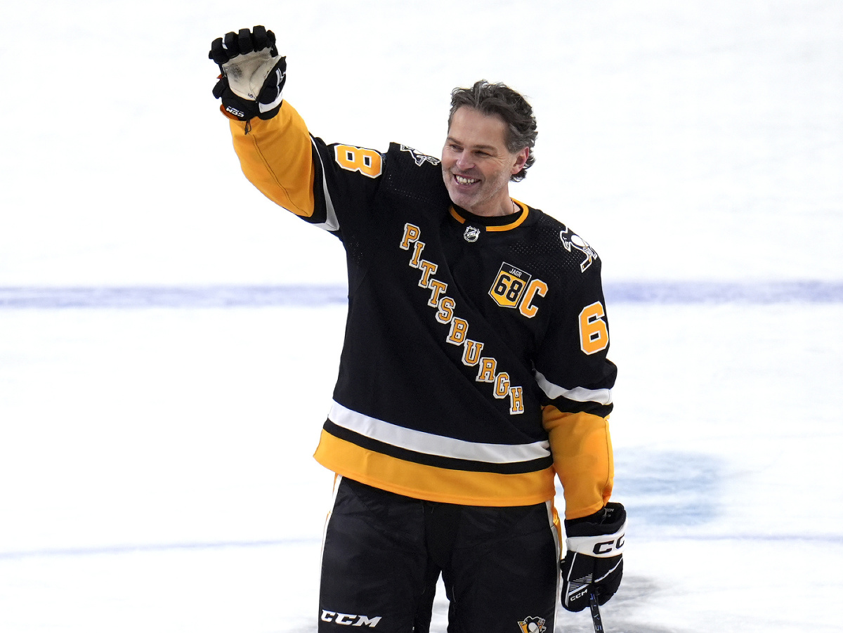 Pittsburgh slávnostne vyvesil dres českého hokejistu Jaromíra Jágra s číslom 68