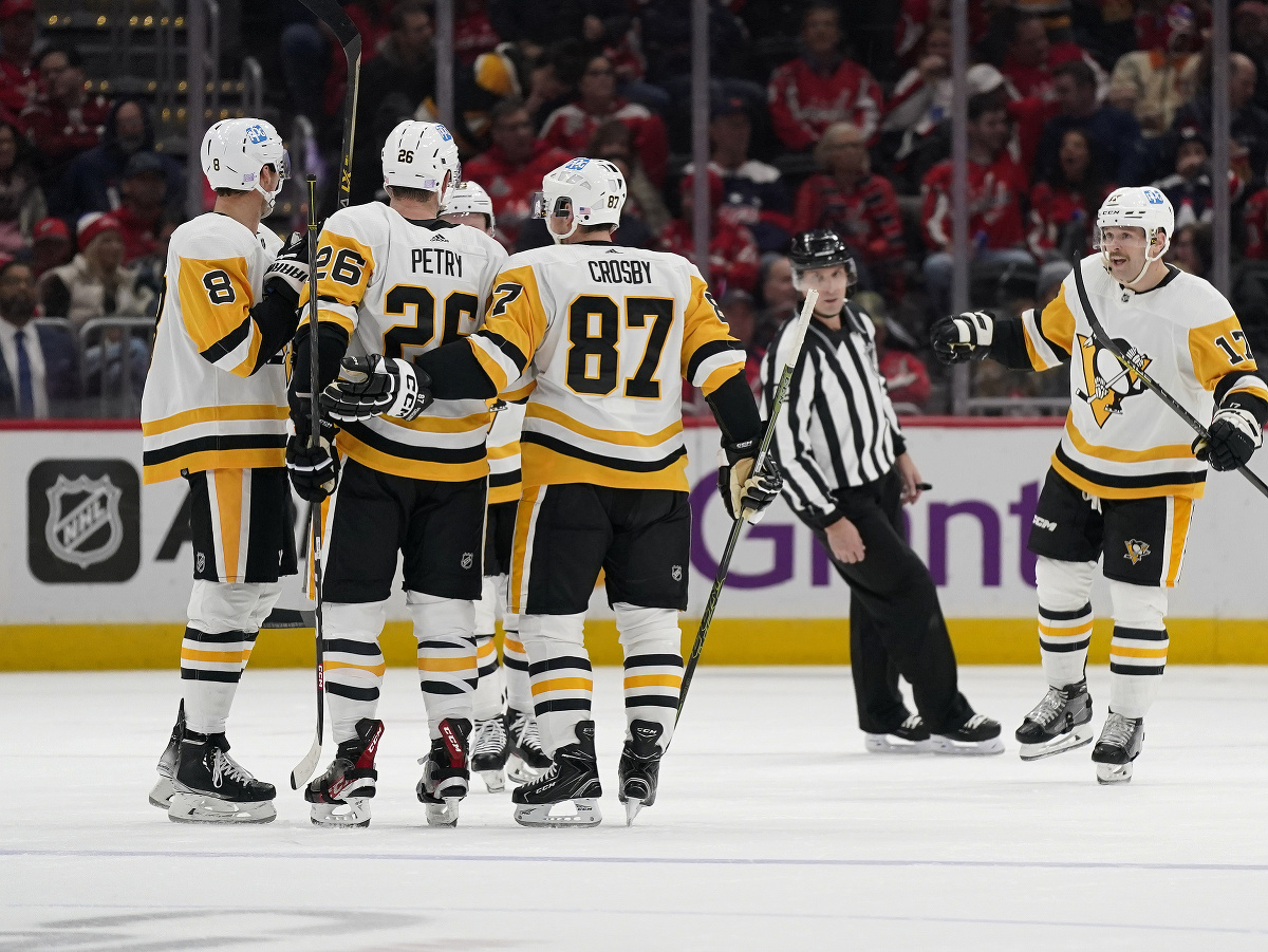 Gólová radosť hráčov Pittsburghu Penguins