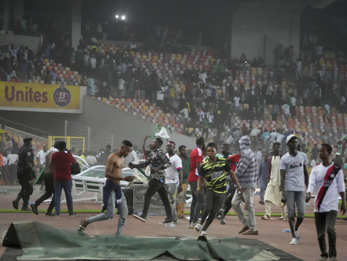 Po zápase Nigérie s Ghanou vypukli na štadióne výtržnosti