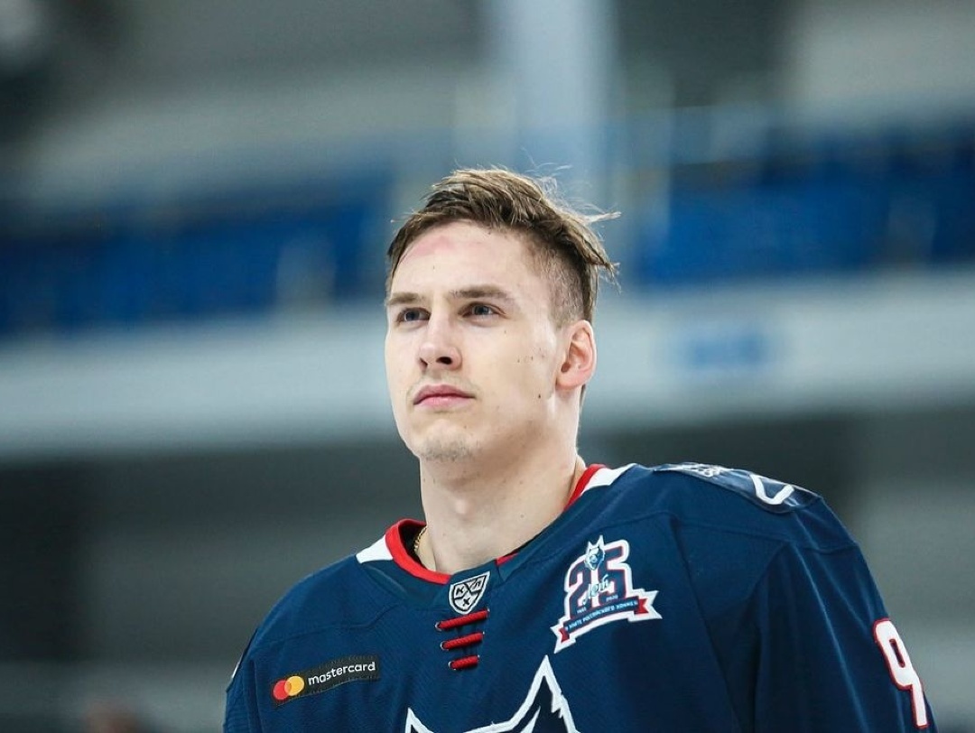 Mladý ruský hokejista Nikita Popugayev ešte v drese Nižnekamsku