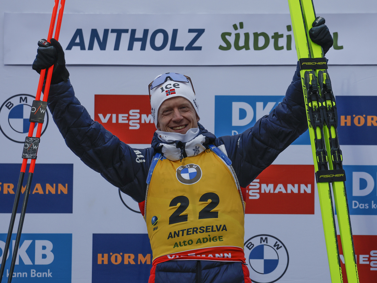 Nórsky biatlonista Johannes Thingnes Bö sa raduje z triumfu