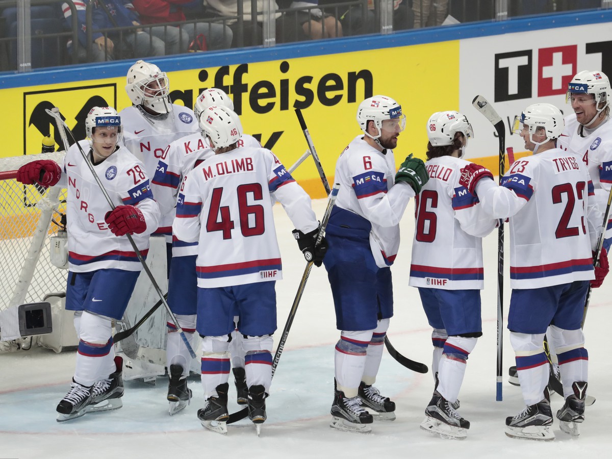 Víťazné oslavy nórskych hokejistov po triumfe nad Lotyšskom