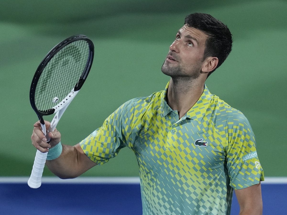 Srbský tenista Novak Djokovič sa teší po výhre nad Tallonom Griekspoorom z Holandska v osemfinálovom zápase mužskej dvojhry na tenisovom turnaji ATP v Dubaji