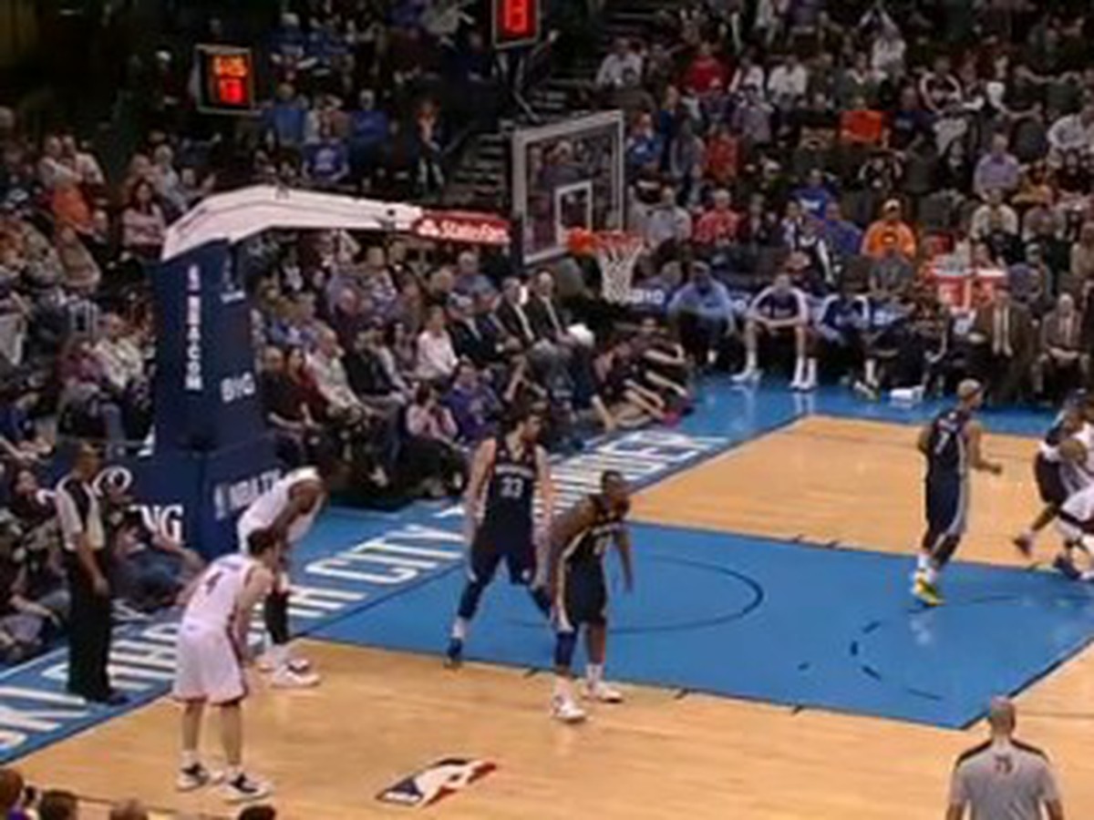 Momentka zo zápasu Oklahoma - Memphis