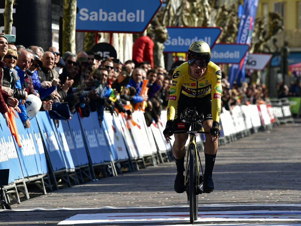 Na snímke Slovinec Primož Roglič z tímu Jumbo-Visma sa stal víťazom  1. etapy cyklistických pretekov Okolo Baskicka