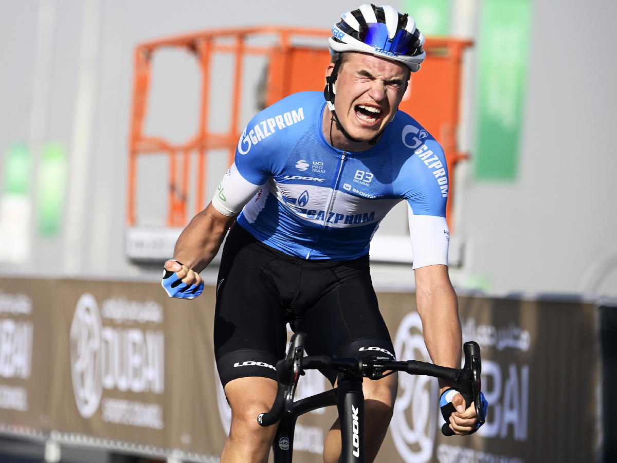 Devätnásťročný český cyklista Mathias Vacek vyhral v špurte šiestu etapu pretekov WorldTour Okolo Spojených arabských emirátov