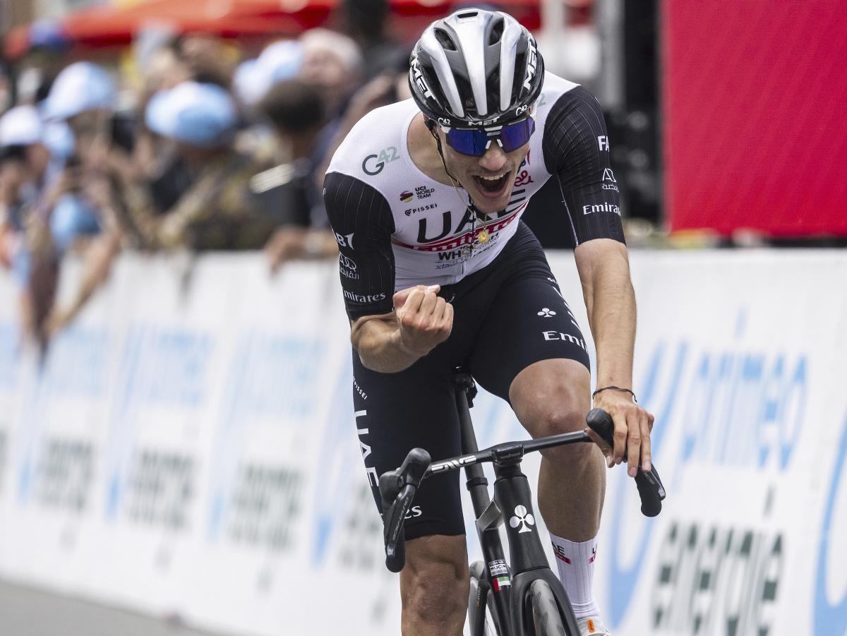 Juan Ayuso sa raduje z triumfu na piatej etape pretekov Okolo Švajčiarska